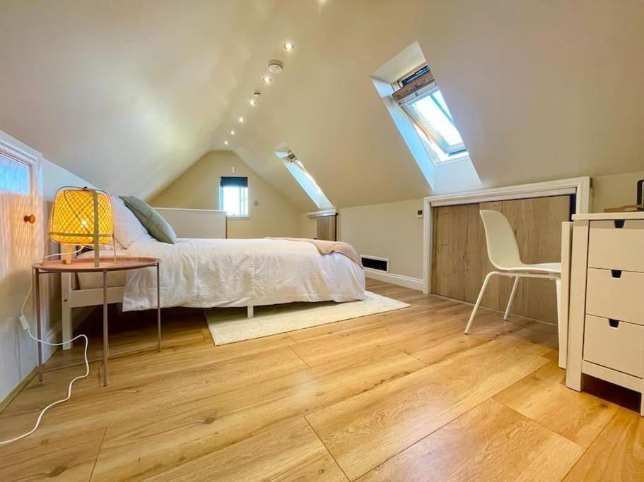 The Little Gable Apartment Wavendon Bagian luar foto